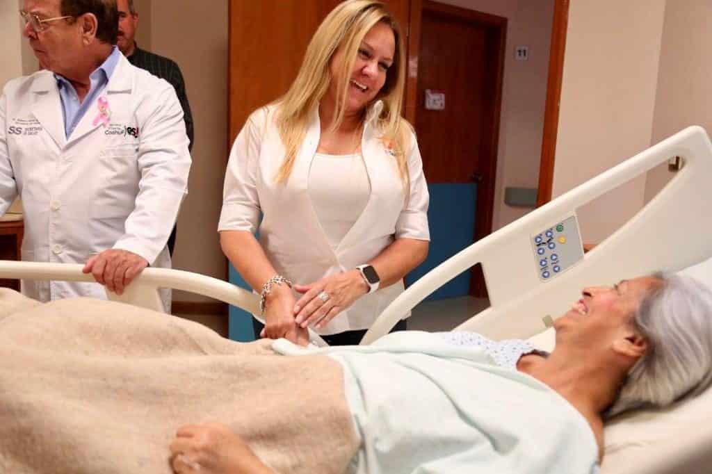 Visita Marcela Gorgón a pacientes beneficiadas con expansores de mama