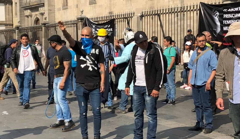 sujetos agreden a mujeres en el Zócalo