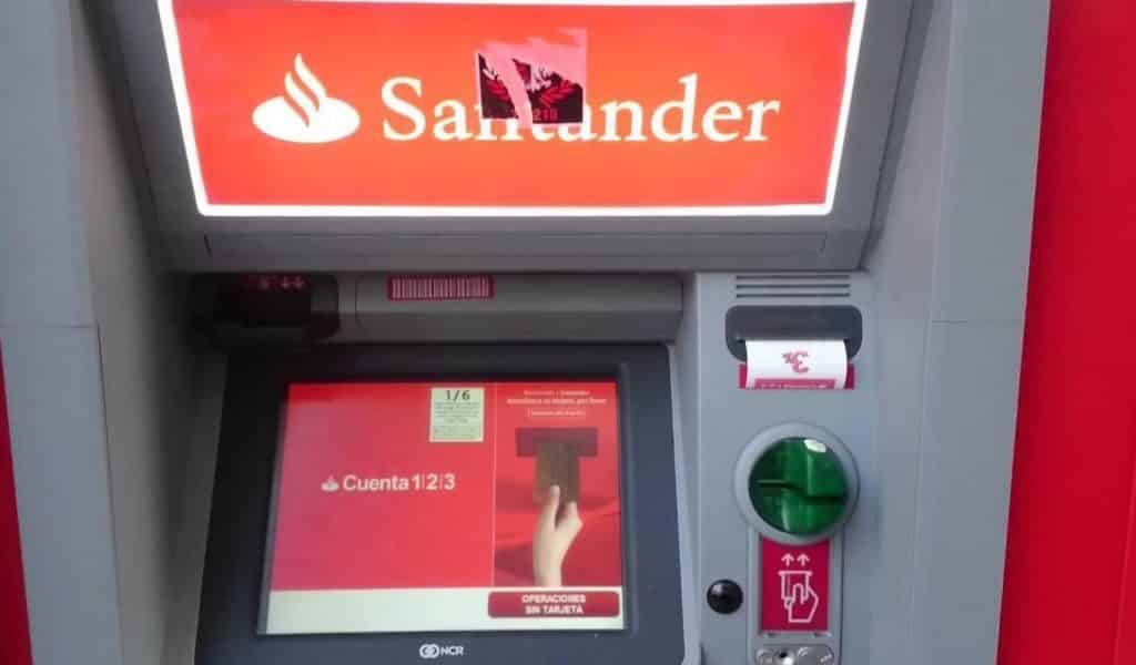 Cajeros de Santander se "tragan" tarjetas