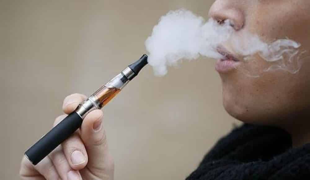 Uso de vapeadores aumenta riesgo de agravar el COVID-19