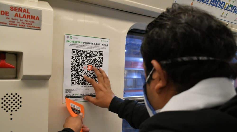 códigos QR para rastrear COVID-19 en el Metro de la CDMX