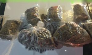 Detienen a 3 hombres en la colonia Morelos con 5 kilos de marihuana