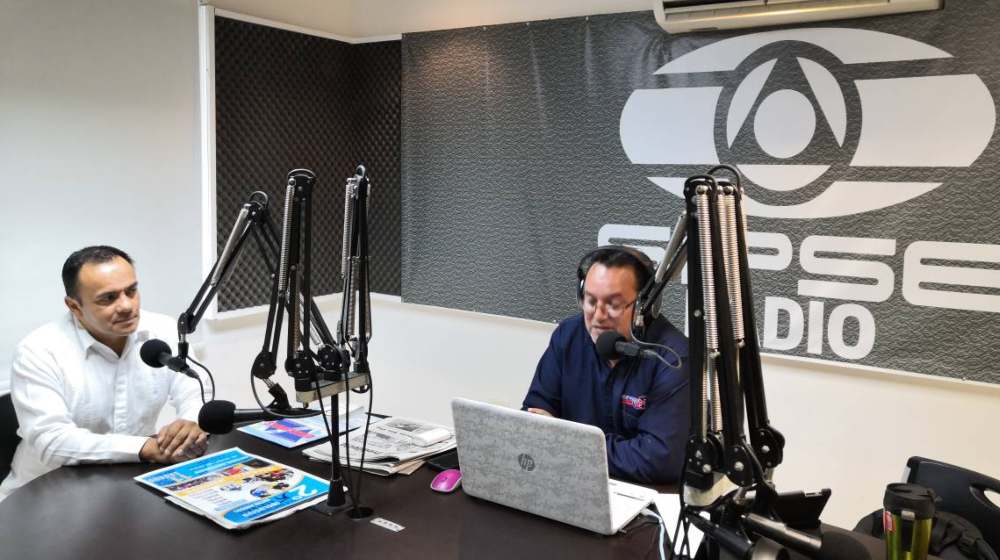 INE ordena que precandidato no conduzca un programa de radio