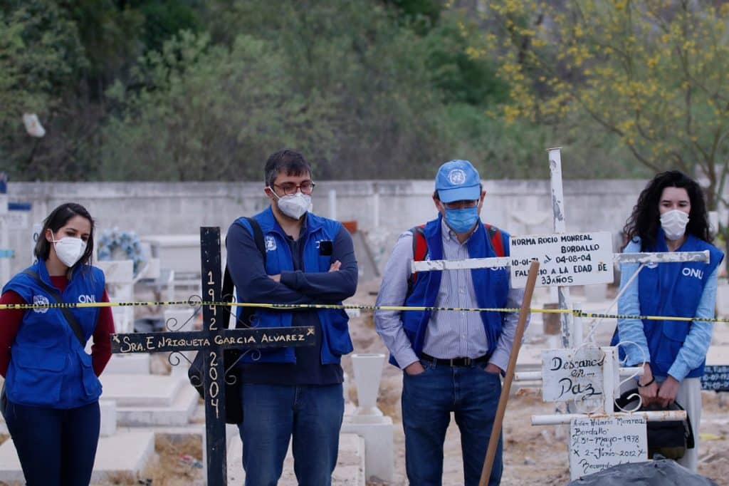 ONU visita exhumación masiva en Coahuila