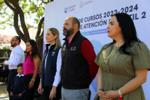 Entrega SEDIF uniformes escolares en los CAI