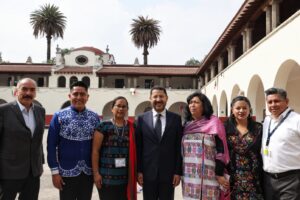 Asiste Martí Batres a ceremonia cívica de estudiantes de la escuela primaria “Benito Juárez” en el 213 Aniversario de la Independencia