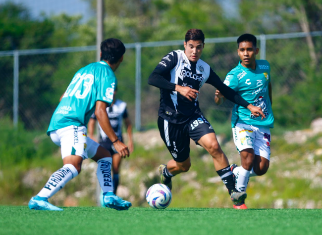 Mañana de futbol en La Esmeralda; los rayos enfrentaron a la cantera de Club León