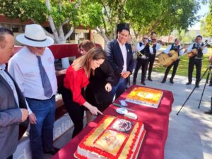 Con la presentación del himno universitario celebra UES sus primeros 40 años