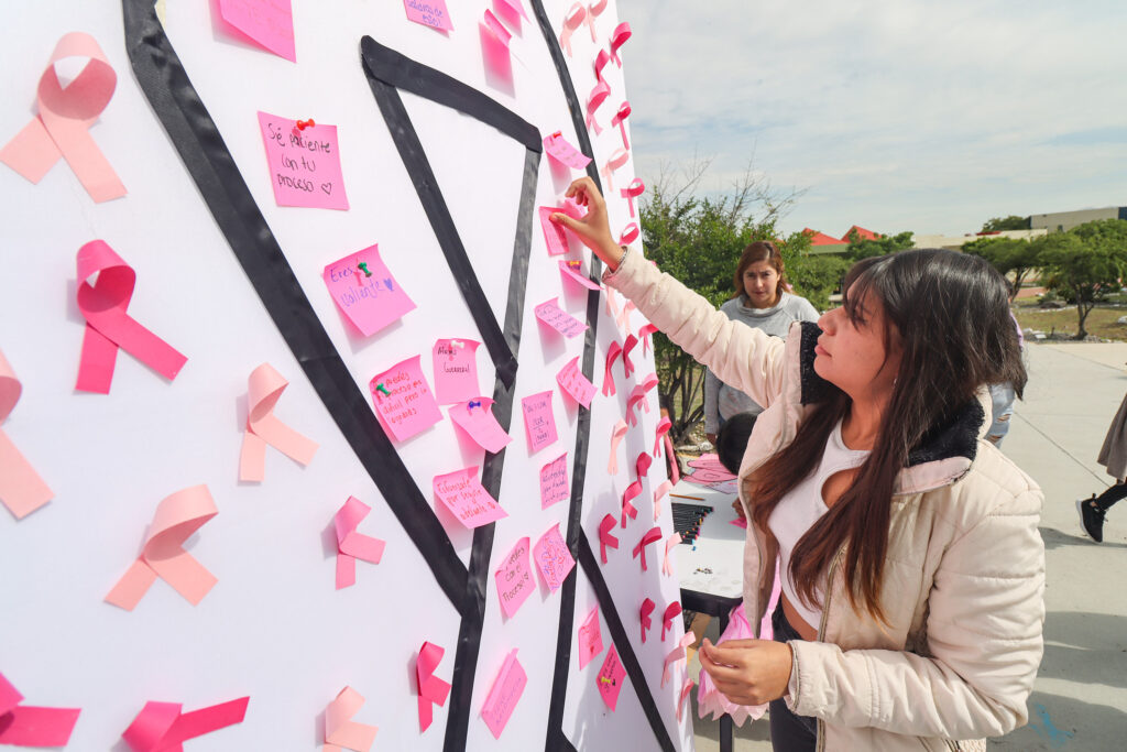 Realiza UTSJR jornada de salud para sensibilizar sobre el cáncer de mama