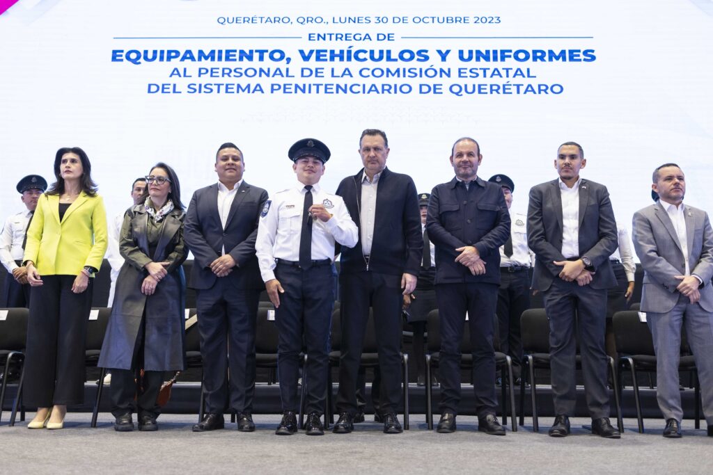 Entrega Gobernador equipamiento a personal del Sistema Penitenciario