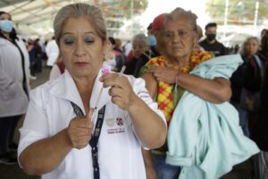 Invita SEDESA a vacunarse contra influenza y Covid-19 este 1 y 2 de noviembre