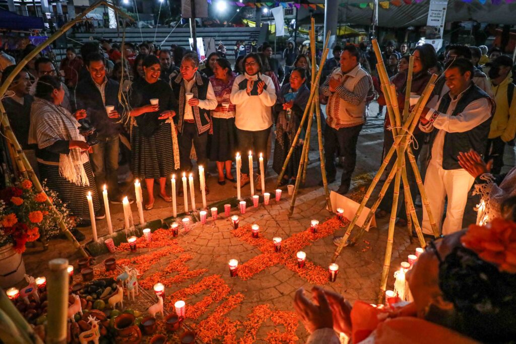 Los pueblos originarios comparten su cosmovisión a través de la ofrenda “Mientras viva, tú también vivirás en mi recuerdo”