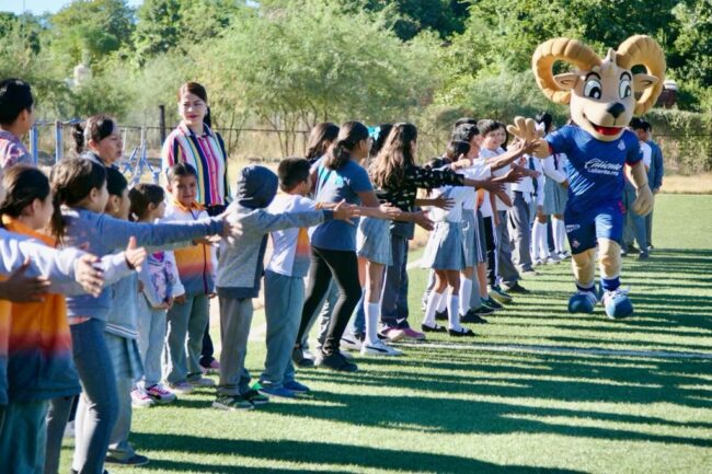 Brindan autoridades educativas y sindicales acompañamiento a comunidad escolar de Vícam