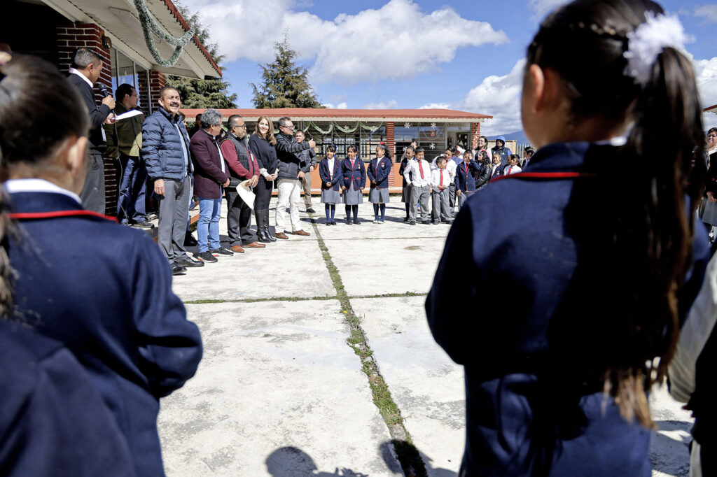 Regresan a clases en 18 escuelas de la región de Texcapilla