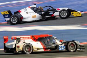 Pilotos de Escudería Telmex Telcel en el Circuito de Yas Marina