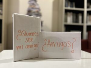 FOEM celebra el Día del Amor y la Amistad con libros sorpresa