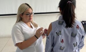 Llama Secretaría de Salud a aplicarse la vacuna contra la influenza